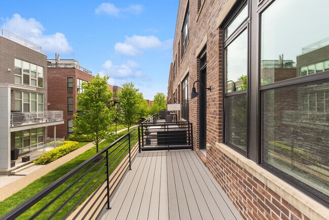 Building Photo - 293 Auden Ave
