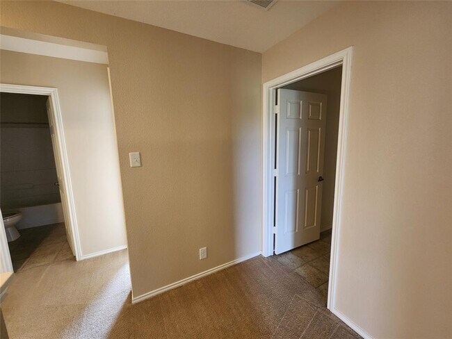 Building Photo - 9417 Edmundsbury Dr