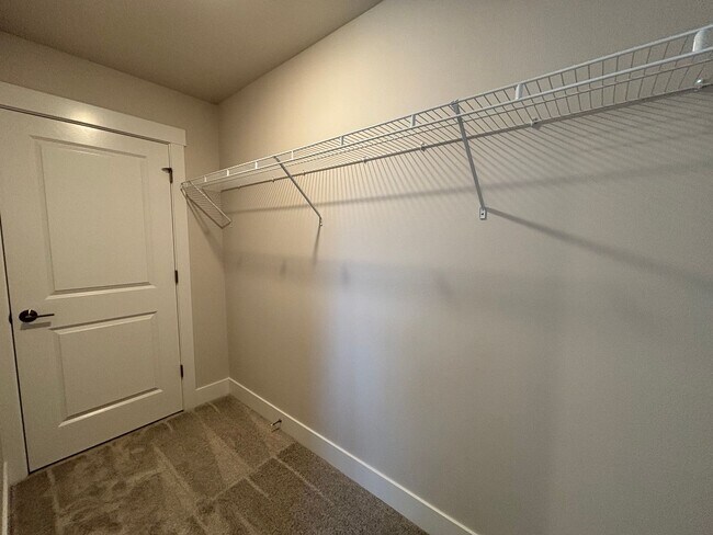 Building Photo - Brand New 5 Bedroom Home in Bull Mountain ...