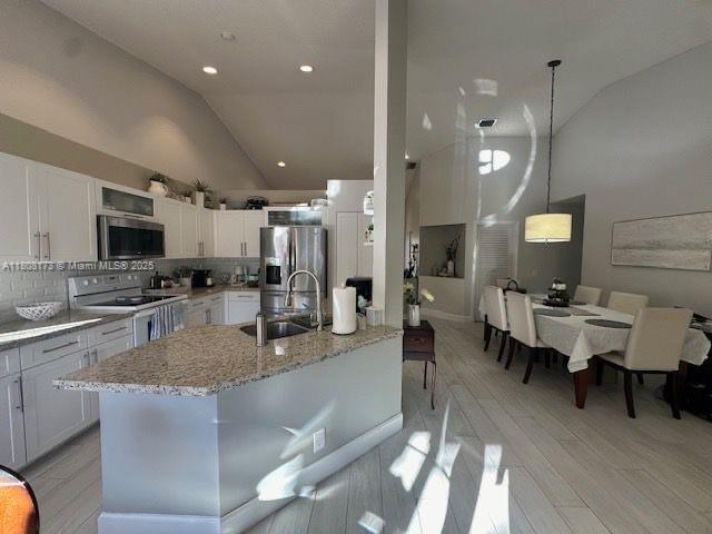 Building Photo - 747 Sand Creek Cir
