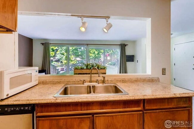 Building Photo - 1BR/1BA+OFFICE in Boulder Available Now!