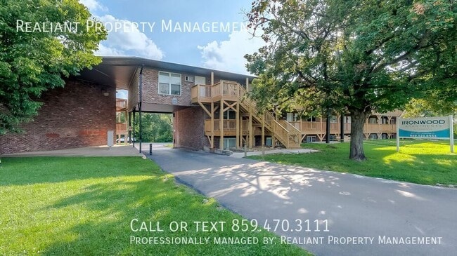 Building Photo - 2021 Cambridge Dr