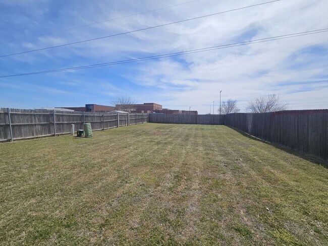 Building Photo - (4) Bed/(2) Bath in Moore w/ Shelter Avail NOW! Pets Negotiable!