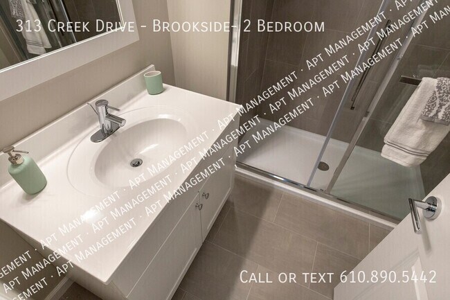 Building Photo - 313 Creek Dr