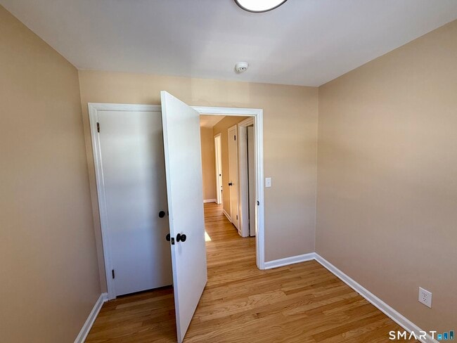 Building Photo - 33 Center Ave