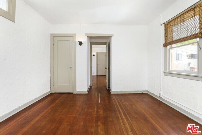 Building Photo - 1159 N Fuller Ave