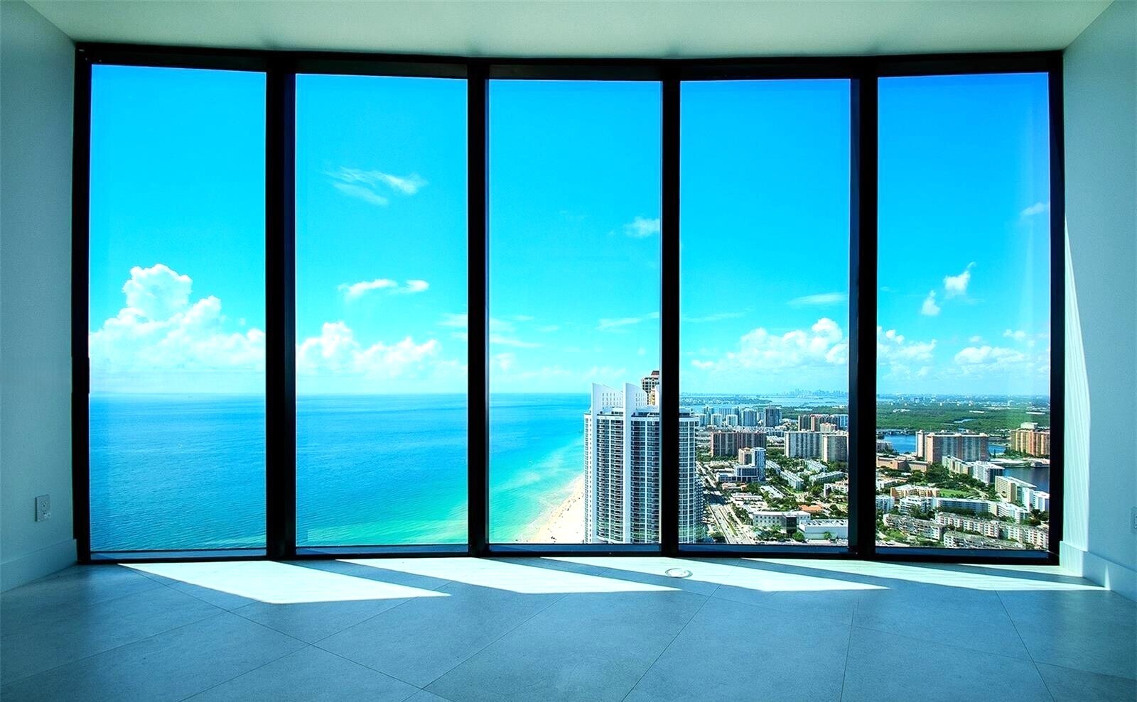 Building Photo - 18555 Collins Ave