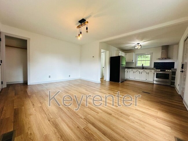 Building Photo - 800 Gertrude Ave