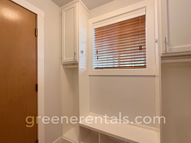 Building Photo - Beautiful 4BD/2.5BA West Olympia Home in Quiet Neighborhood