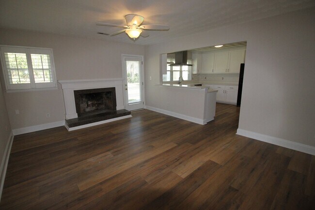 Building Photo - Beautiful Single Family Home in Great Neck Estates