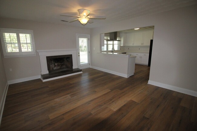Building Photo - Beautiful Single Family Home in Great Neck...