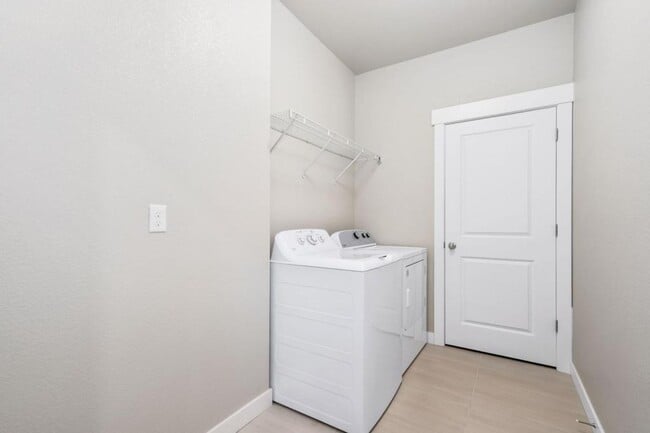 Building Photo - 4190 S Park Dr