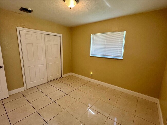 Building Photo - 6471 SW 27th Street