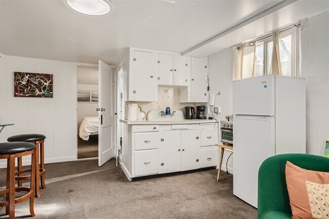 Building Photo - 2151 S Cherokee St