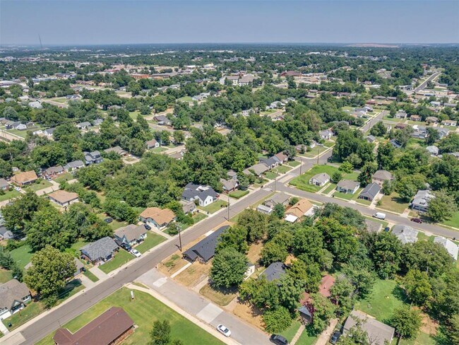 Building Photo - 1814 N Jordan Ave