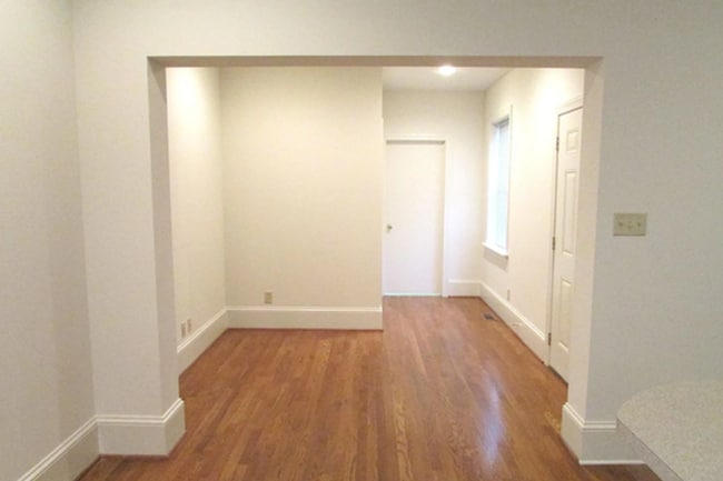 Building Photo - 3 S Plum St