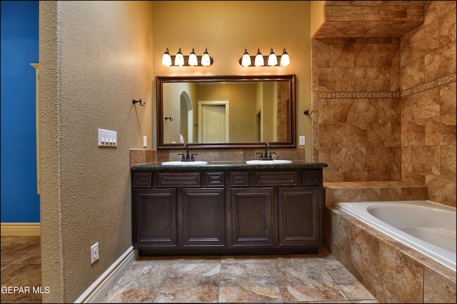 Building Photo - 7379 Black Mesa Dr