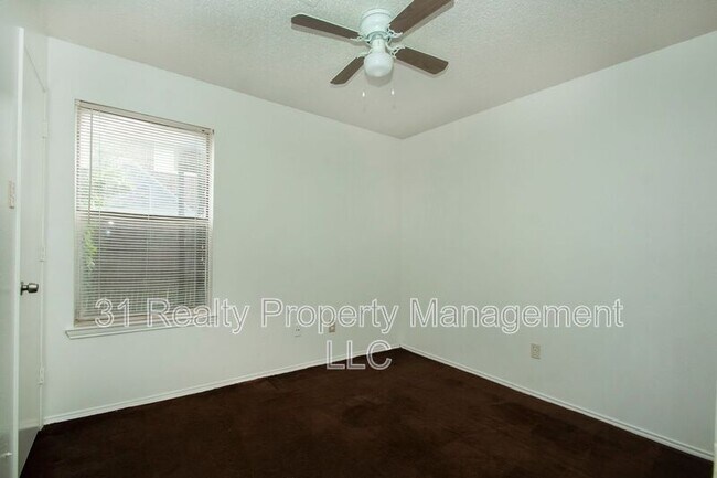 Building Photo - 436 Chestnut Ln