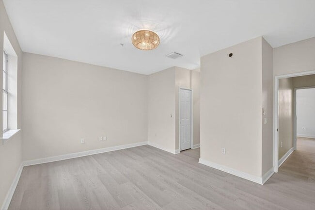 Building Photo - 695 Hibiscus St