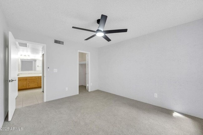Building Photo - 1 Bedroom Condo in a private gated communi...