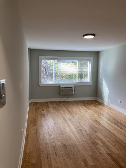Building Photo - 696 Elm Pl