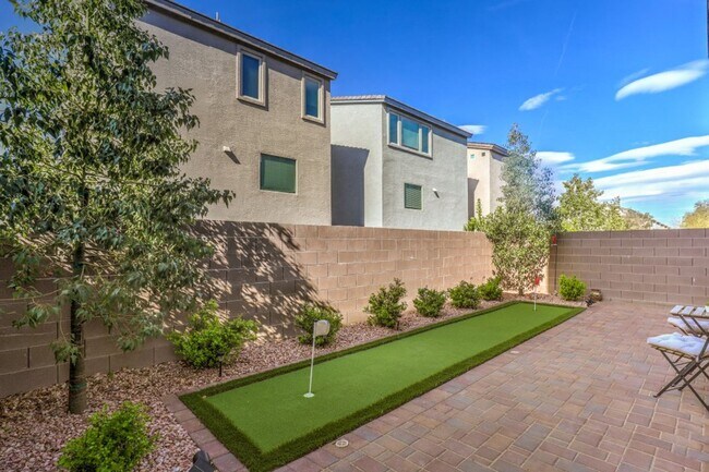 Building Photo - New Modern Gated House w/ Rooftop Deck