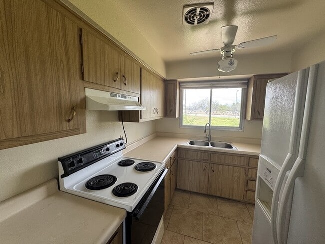 Building Photo - 7119 W Minnezona Ave