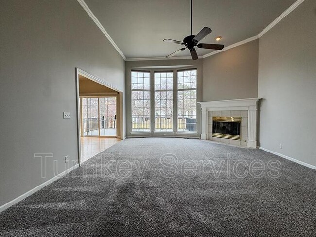 Building Photo - 717 Villa Plaza