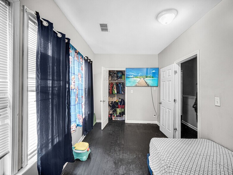 2nd Room - 8352 S Peoria St