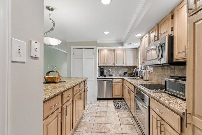 Building Photo - 2 bed/2 bath condo in Penn Valley