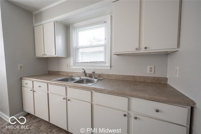 Building Photo - 4627 Norwaldo Ave
