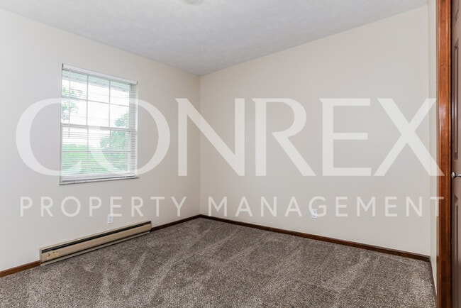 Building Photo - Great 3 Bedroom in Cleves