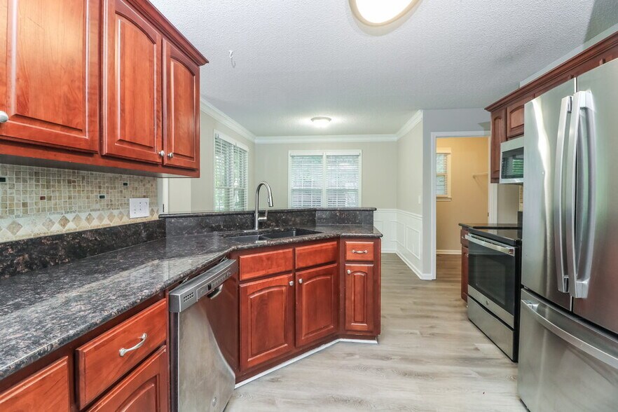 Building Photo - 37 White Oak Dr SE