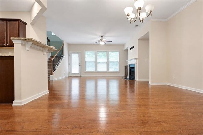 Building Photo - 2132 Greencrest Cir