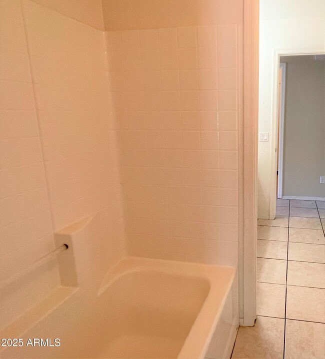 Building Photo - 7220 S 55th Dr