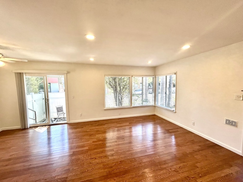 Primary Photo - 2226 S Carmelina Ave