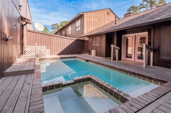 Building Photo - 514 Hickory Dr