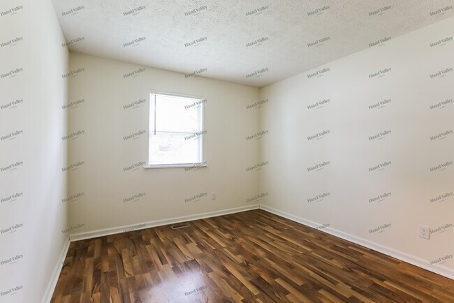 Building Photo - 3848 Richelieu Rd