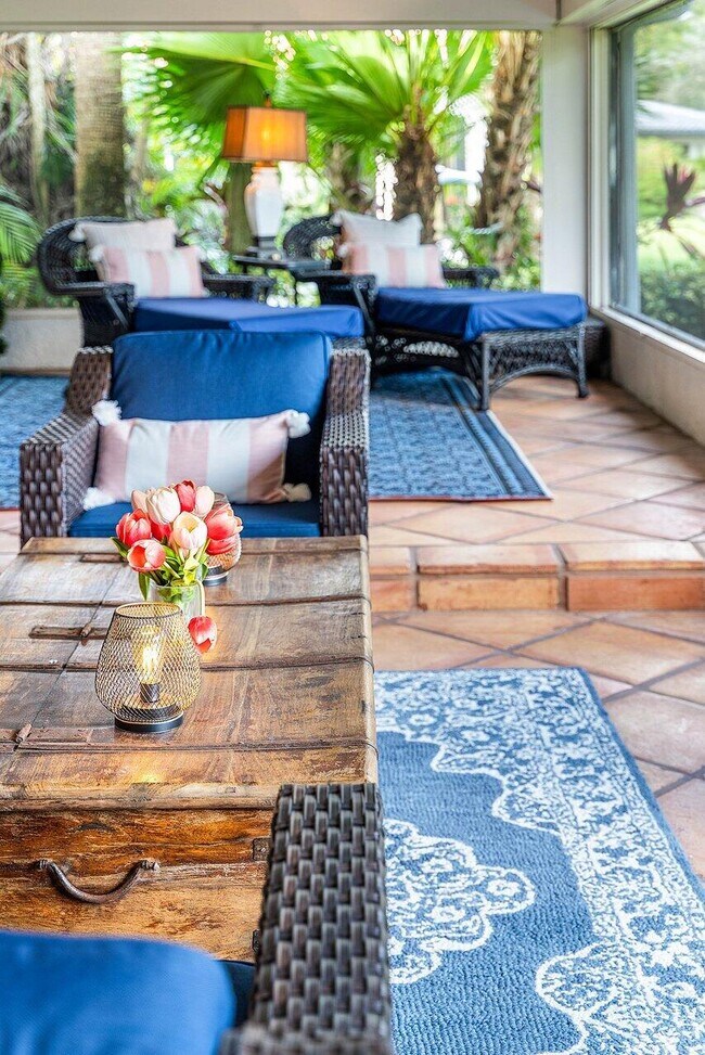 Building Photo - 18 Bristol Ln