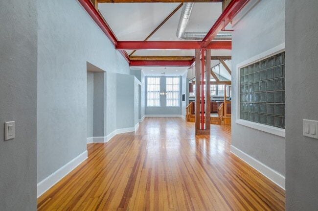 Building Photo - 231 Main St