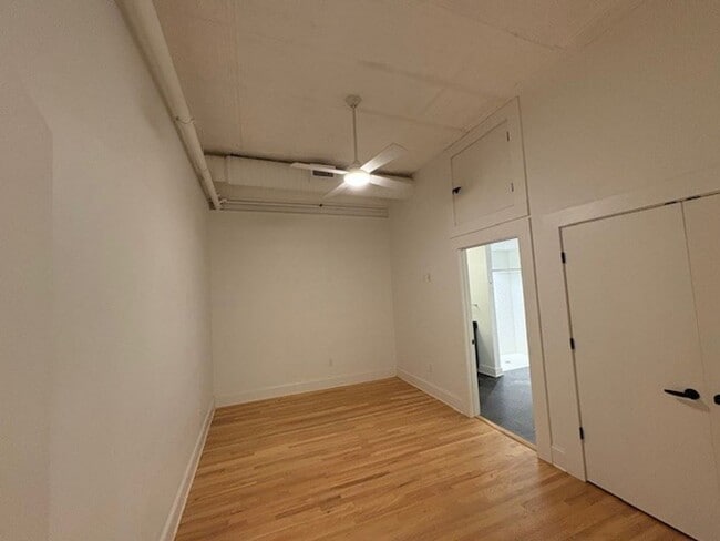 Building Photo - 576 Mulberry St
