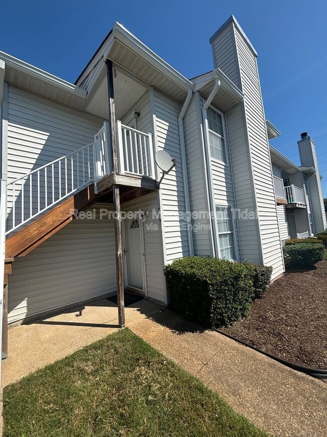 Building Photo - 513 Summit Ct