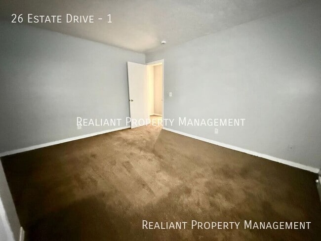 Building Photo - 26 Estate Dr