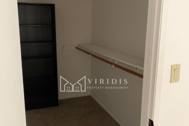 Building Photo - 1001 Mohawk St