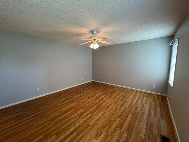 Building Photo - 87 Willow Pond Ct