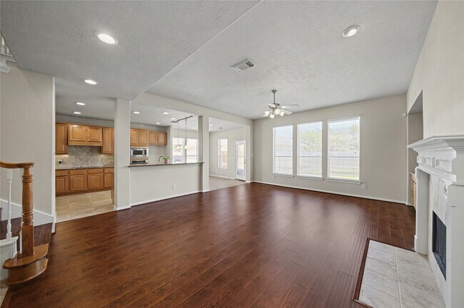 Building Photo - 17422 Memorial Blossom Dr