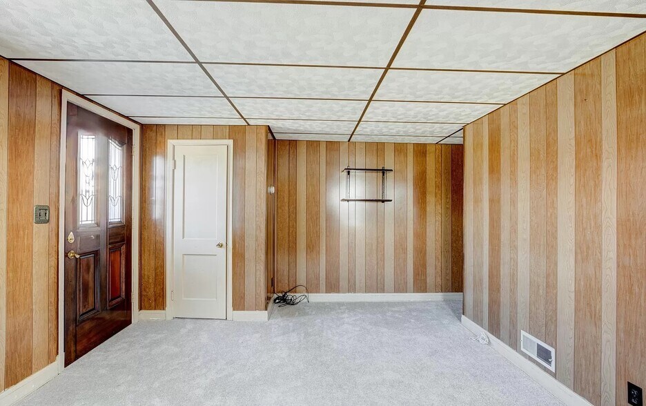 Building Photo - 1935 Searles Rd