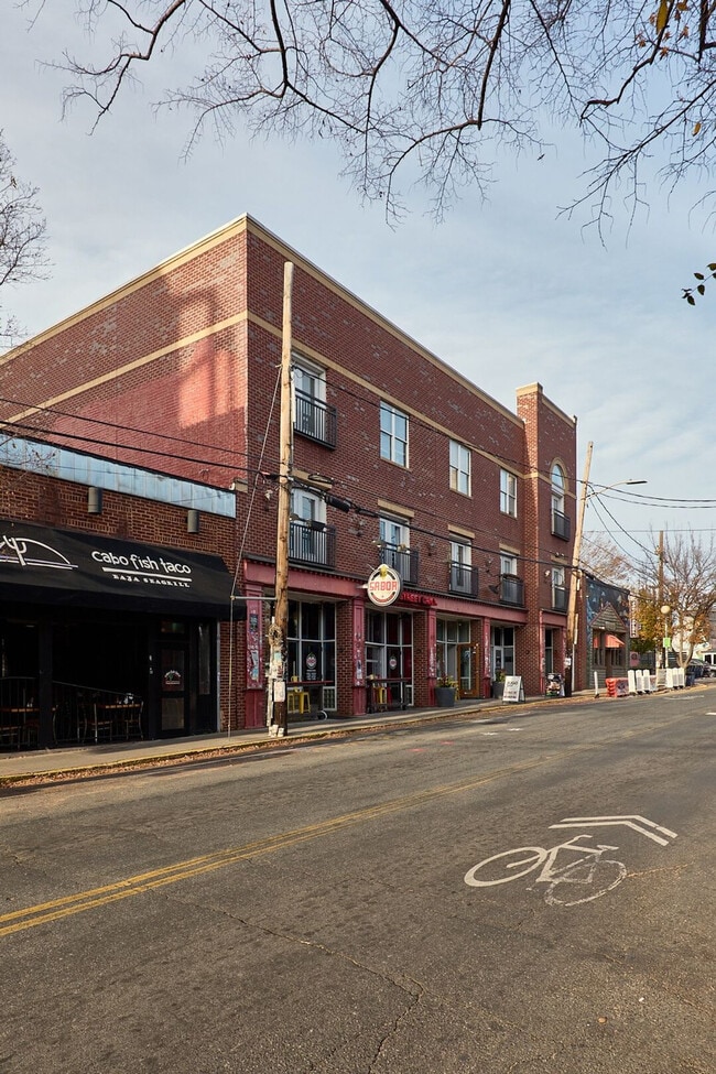 Building Photo - 403 E 33rd St