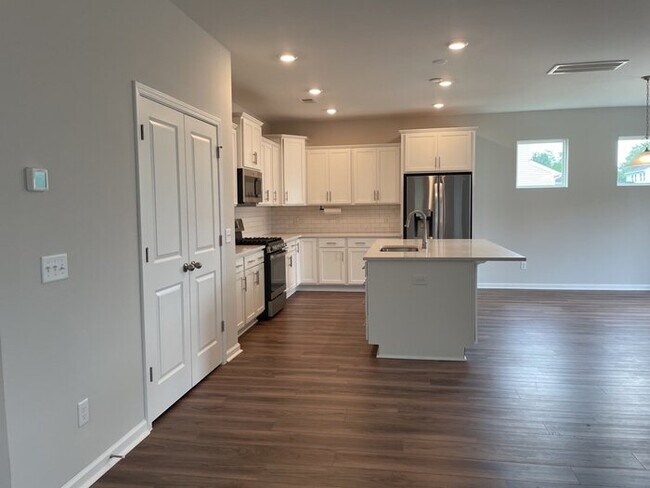 Building Photo - 2903 Siebold Dr