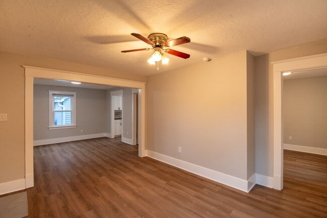 Building Photo - Newly-Remodeled 2 Bed, 1 Bath House